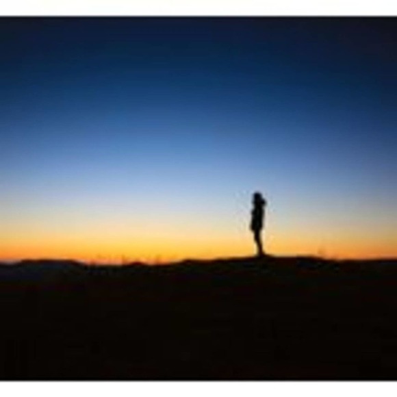 DO NOT BUY: Gorgeous Concrete Chair - Picture 4 of 8